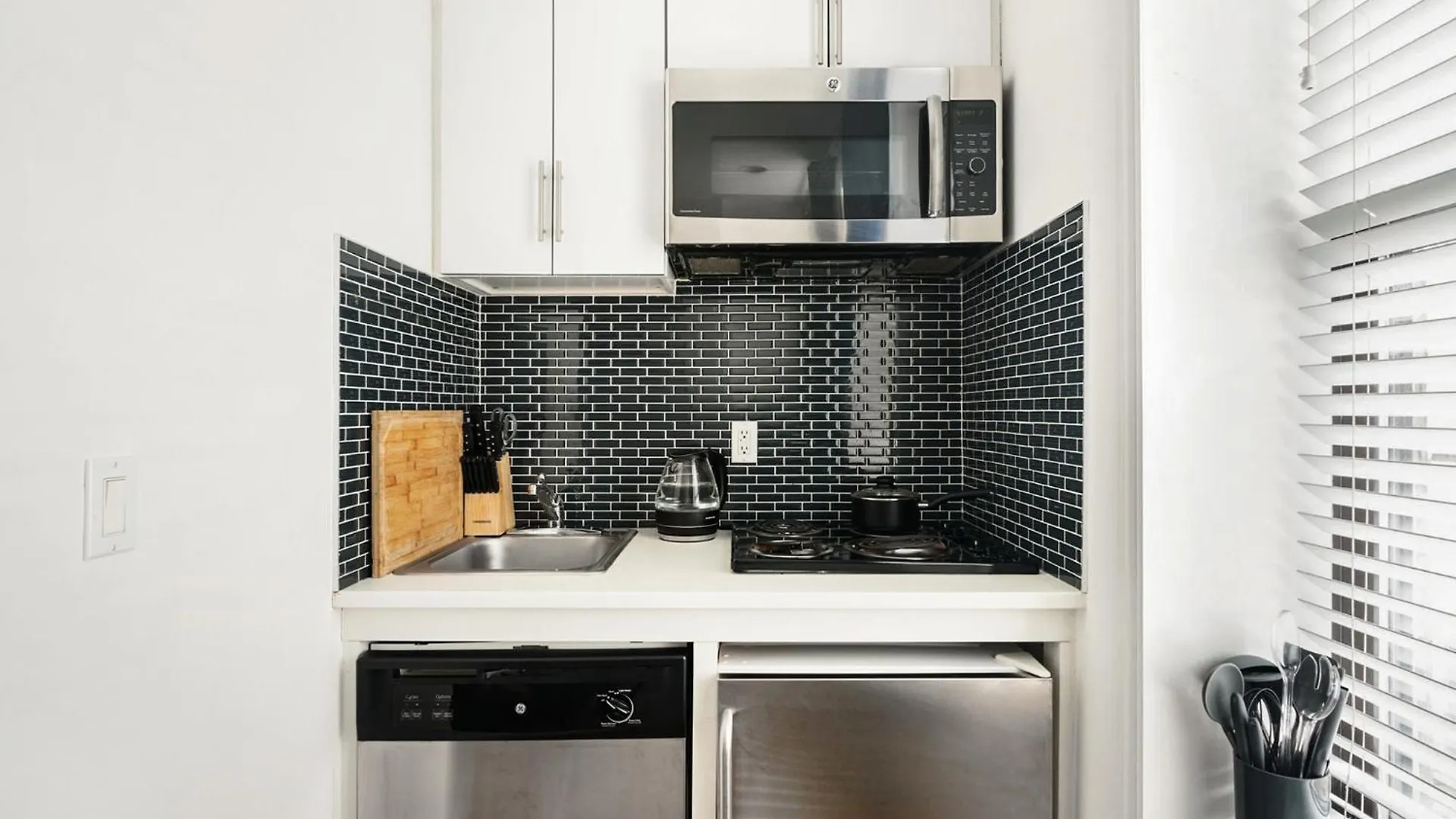 69-2B Prime Lower East Brand New 1Br Apt New York